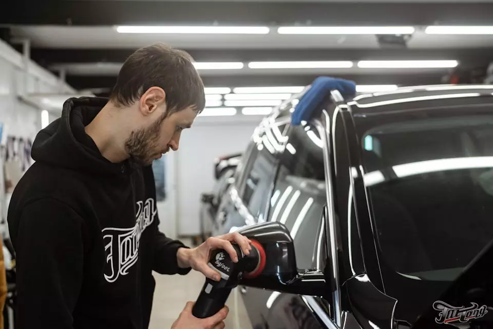 BMW X7. Подготовительная полировка ЛКК и нанесение керамики Gyeon. Окрас дисков!